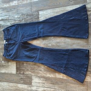 SHYANNE flare wide leg jeans with embroidery detail at hem 32x34L like new TALL